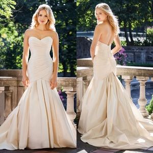Beautiful Lea Ann Belter Candice wedding dress